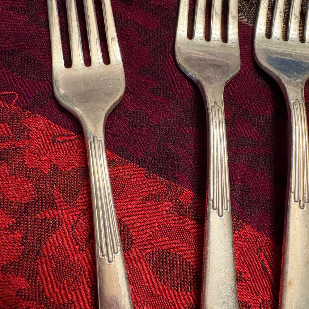 Vintage Victor S. Co. A1+ IS Art Deco style Silverplate Forks 1900-1940 Set of 8 - Picture 2 of 4